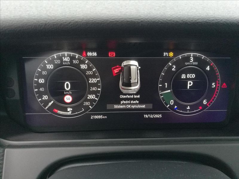 Land Rover Range Rover Velar 3,0 D300 SE - fotka 8 z 22