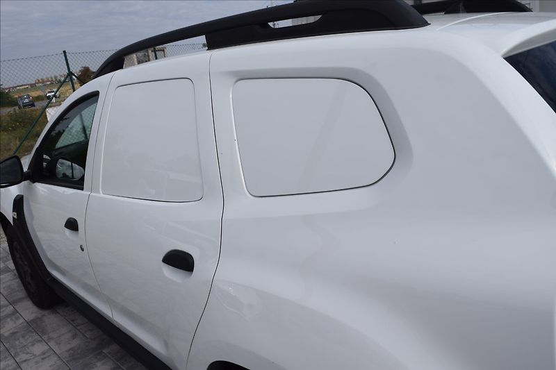 Dacia Duster 1,6 i 84KW 4X4 TAŽNÉ NOVÁ STK - fotka 11 z 42