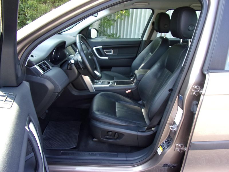 Land Rover Discovery Sport (2015) 2.2D 4X4 110kW AUTOMAT KŮŽE KM - fotka 9 z 24
