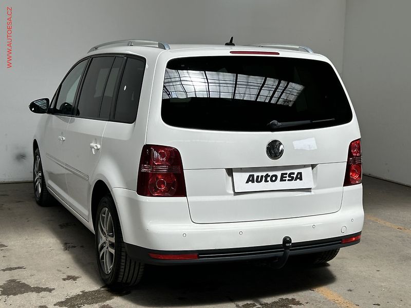 Volkswagen Touran (2010) 1.4 TSi, Highline - fotka 6 z 16