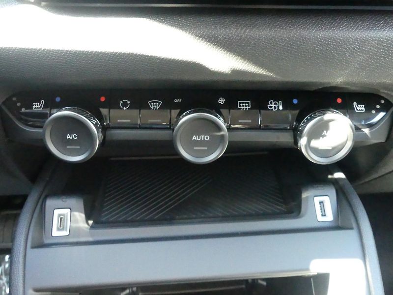 Citroën C4 (2026) PLUS Hybrid 145k Automatic  - fotka 16 z 21