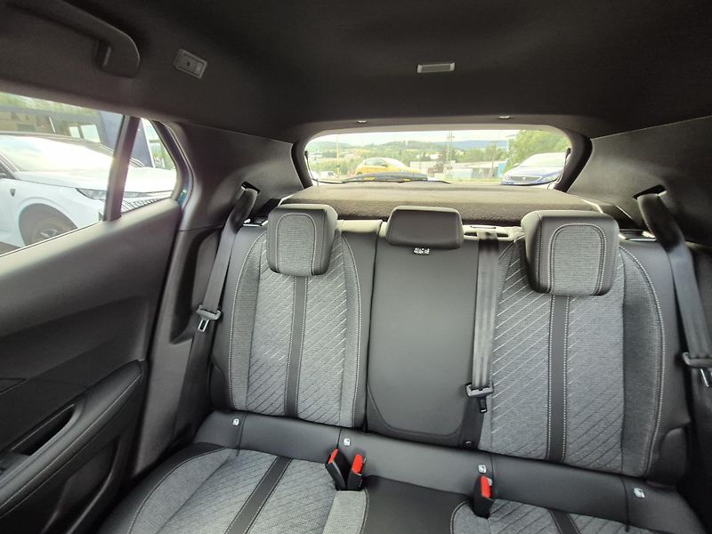 Peugeot 2008 (2026) ALLURE Turbo 100 MAN6 - fotka 19 z 21