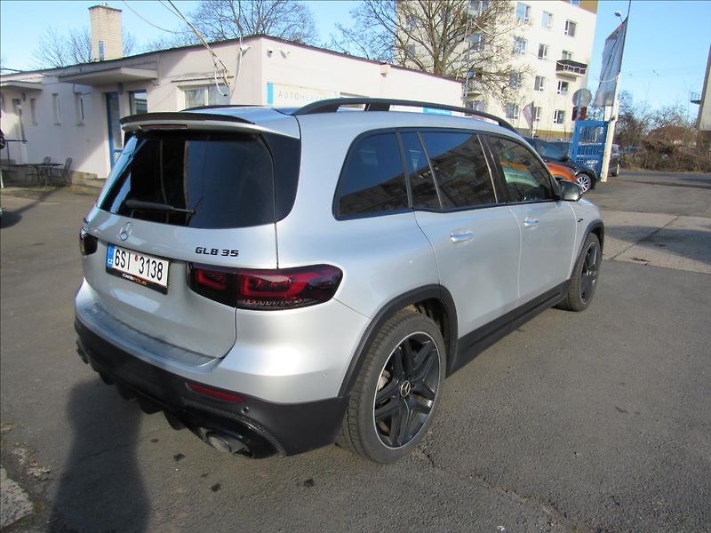 Mercedes-Benz GLB 2,0 AMG 35 225kW - fotka 6 z 35