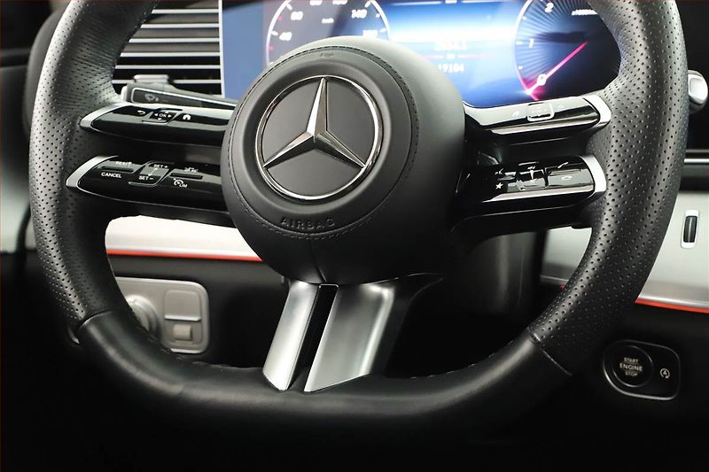 Mercedes-Benz GLE (2024) 300 d 4MATIC, Vzduch, Tažné - fotka 23 z 30