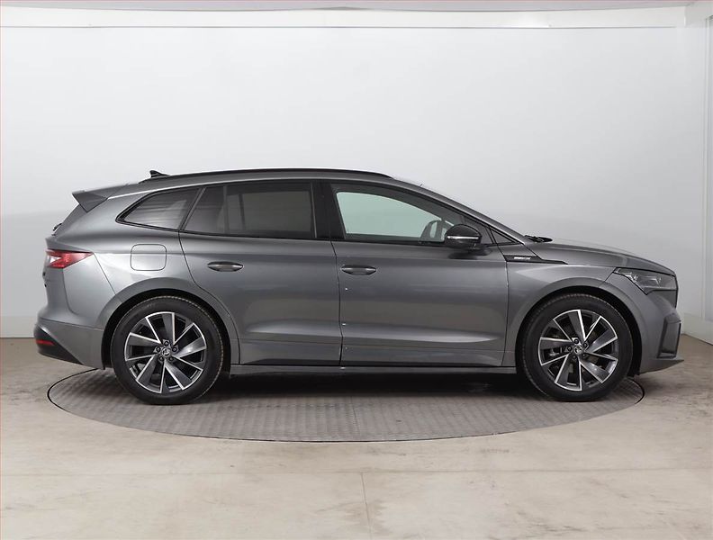 Škoda Enyaq (2023) Sportline iV 60 (62 kWh) - fotka 6 z 22