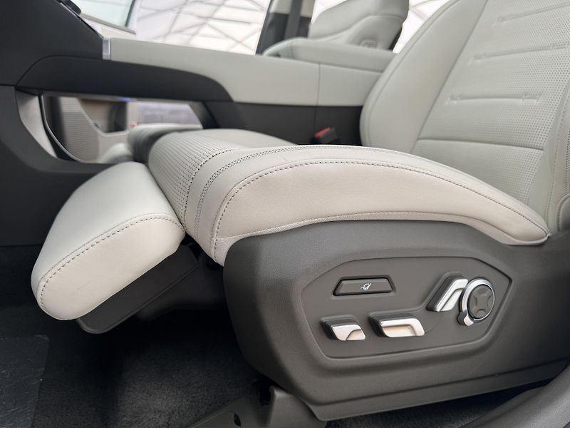 Hyundai Santa Fe 1.6*Hybrid*132kw*DPH*Vybava* - fotka 11 z 48