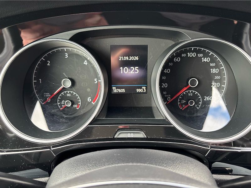 Volkswagen Touran 2,0TDi 140kW HIGHLINE BUSINESS - fotka 13 z 30