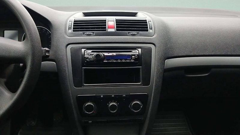 Škoda Octavia Tour 1.6MPI MT5 - fotka 17 z 33