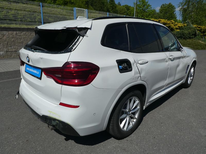 BMW X3 2,0D xDrive 140kW M SPORT - fotka 4 z 15