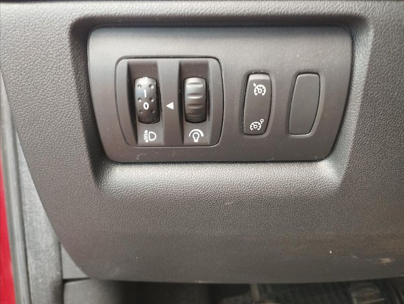 Renault Clio 1,2 55KW Garážované, Servisova - fotka 13 z 17