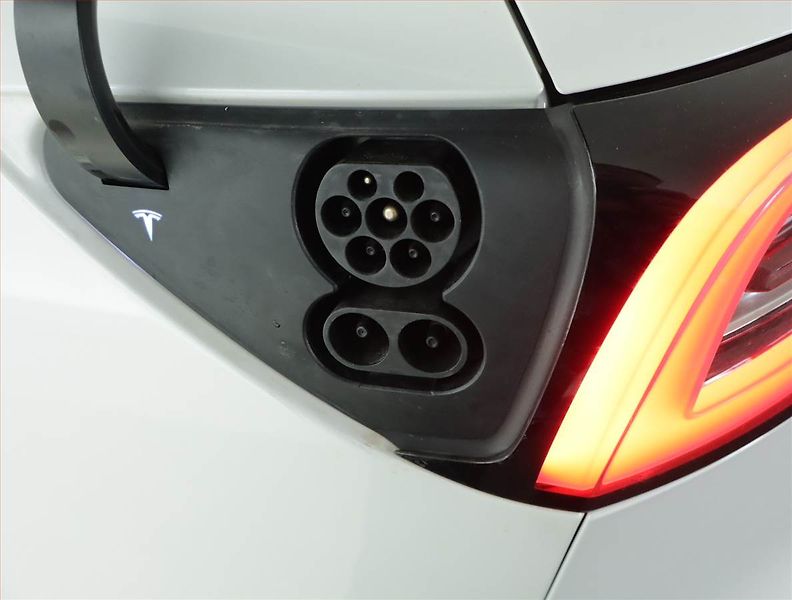 Tesla Model 3 (2021) Long Range 4WD 82kWh, SoH 85% - fotka 20 z 21