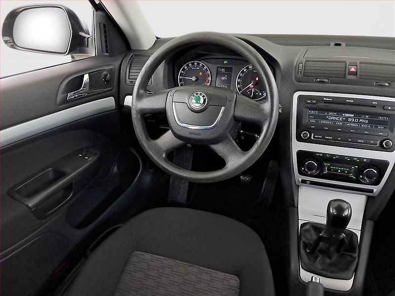Škoda Octavia (2009) Ambiente 1.9 TDI DPF, Tempomat - fotka 7 z 18