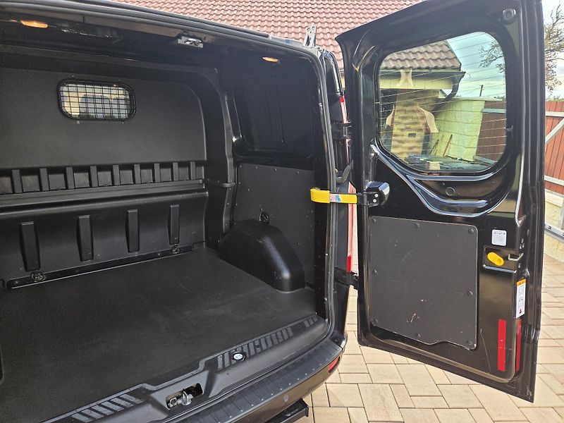Ford Transit Custom 2.2 TDCi 114kW  5míst  - fotka 30 z 54