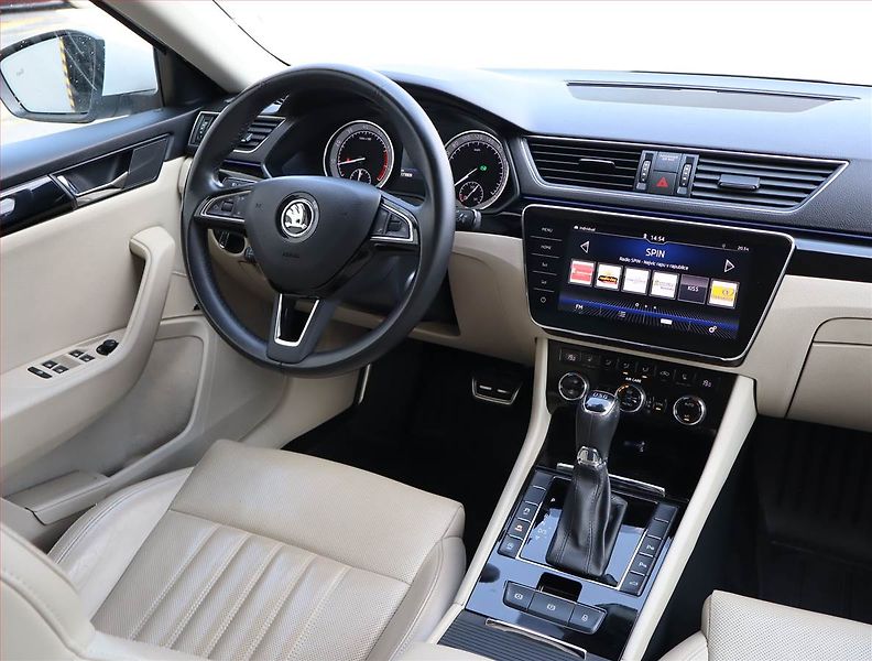 Škoda Superb (2017) Laurin&Klement 2.0 TSI - fotka 7 z 24