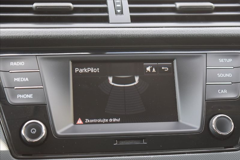 Škoda Fabia 1,0 MPI 55KW PO SERVISE VÝHŘEV - fotka 35 z 43