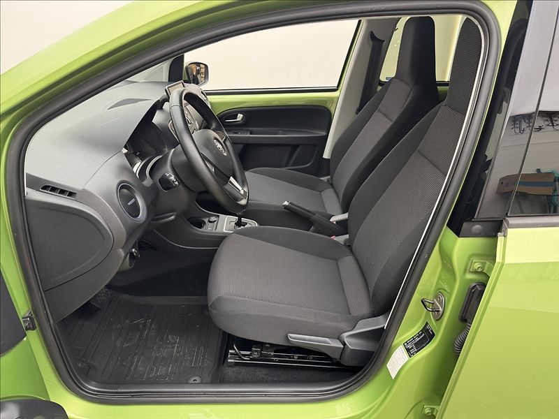 Škoda Citigo 1,0 AUTOMAT NAV SENZORY VÝHŘEV - fotka 25 z 30
