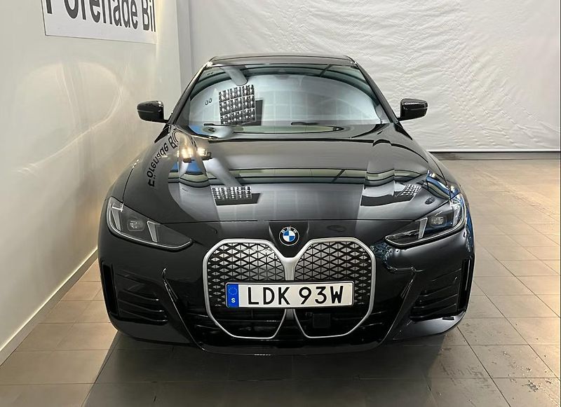 BMW i4 eDrive40 GC Tažné Ambient Kam. - fotka 2 z 13