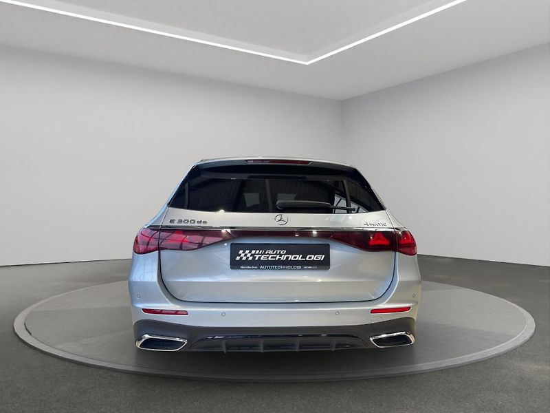 Mercedes-Benz Třídy E (2024) E 300 de 4MATIC kombi - fotka 6 z 21