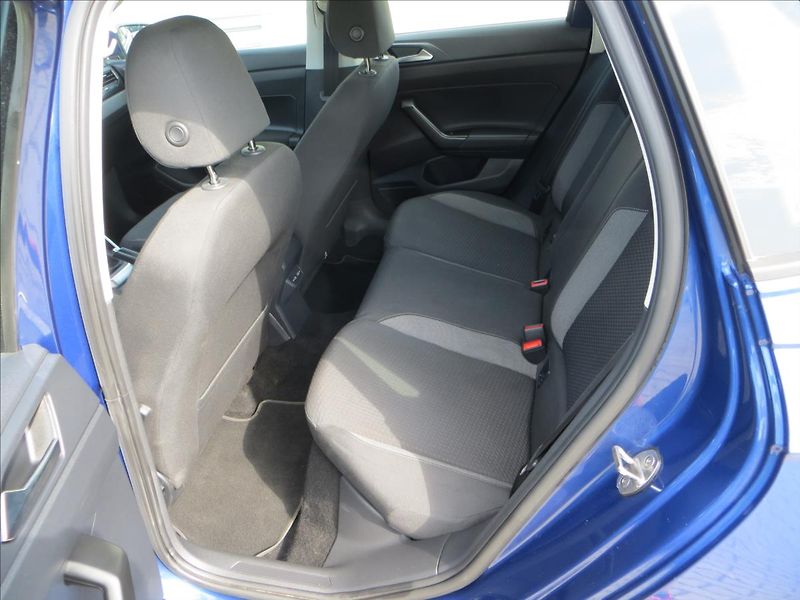 Volkswagen Polo 1,0 TSI 70kW Virtual+Digiklima - fotka 19 z 21