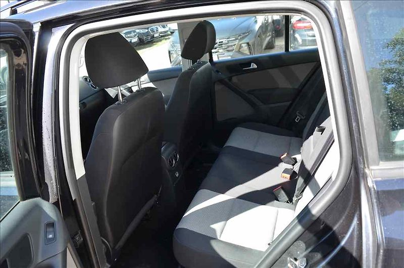 Volkswagen Tiguan (2013) 2,0 TDI MOTION DSG - fotka 18 z 21