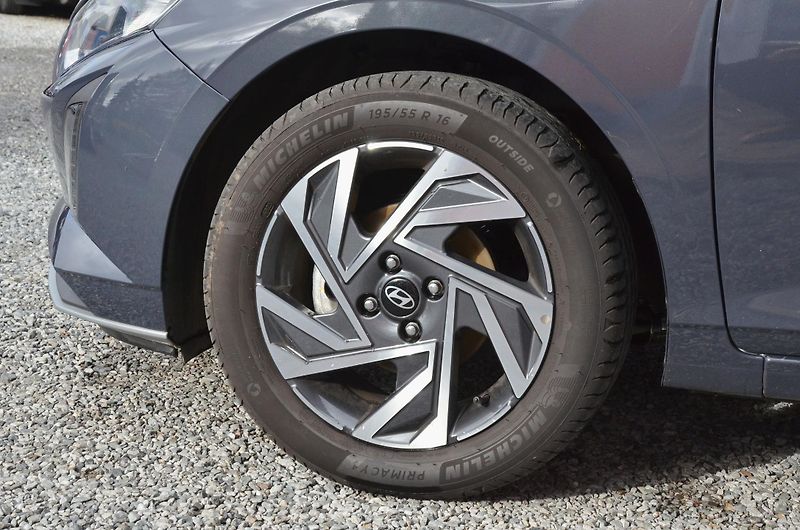 Hyundai i20 (2024) 1.2i 62kW / ČR / 8.000km - fotka 7 z 37