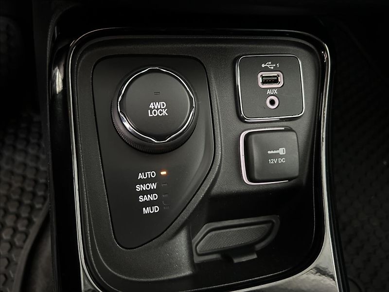 Jeep Compass 2,0   M-Jet 103kW,4x4 - fotka 20 z 26