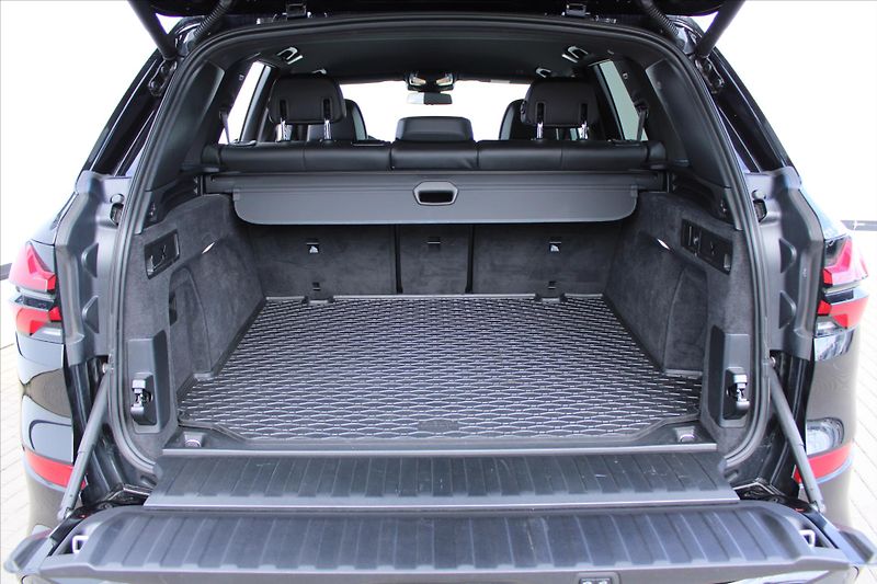 BMW X5 xDrive 30d M PAKET ZÁRUKA ČR - fotka 12 z 37