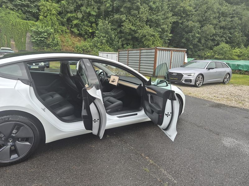 Tesla Model 3 STANDART RANGE 208kw SOH 93,6% - fotka 17 z 47