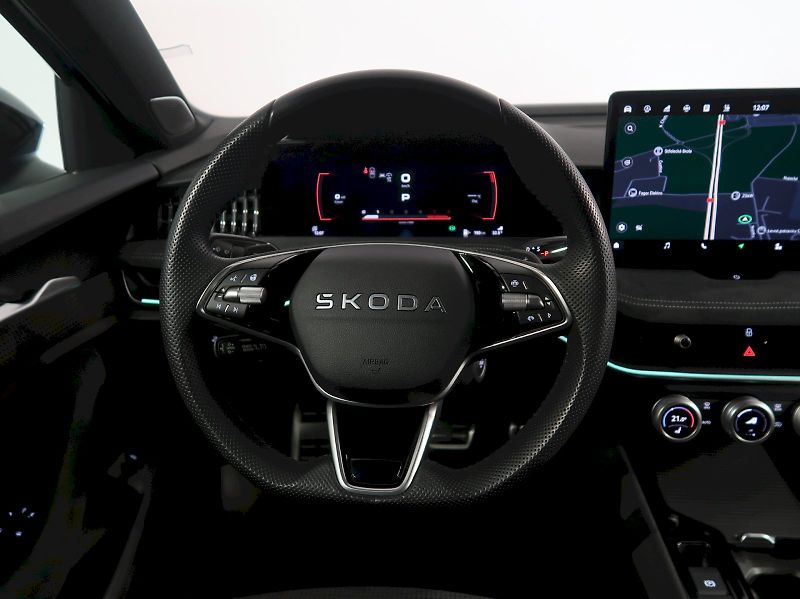 Škoda Superb (2026) SPORTLINE 2.0TDI 142KW 4x4 DSG - fotka 18 z 45