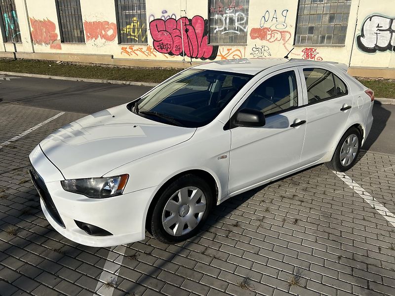 Mitsubishi Lancer 1.6 i MIVEC Sportback - fotka 22 z 39