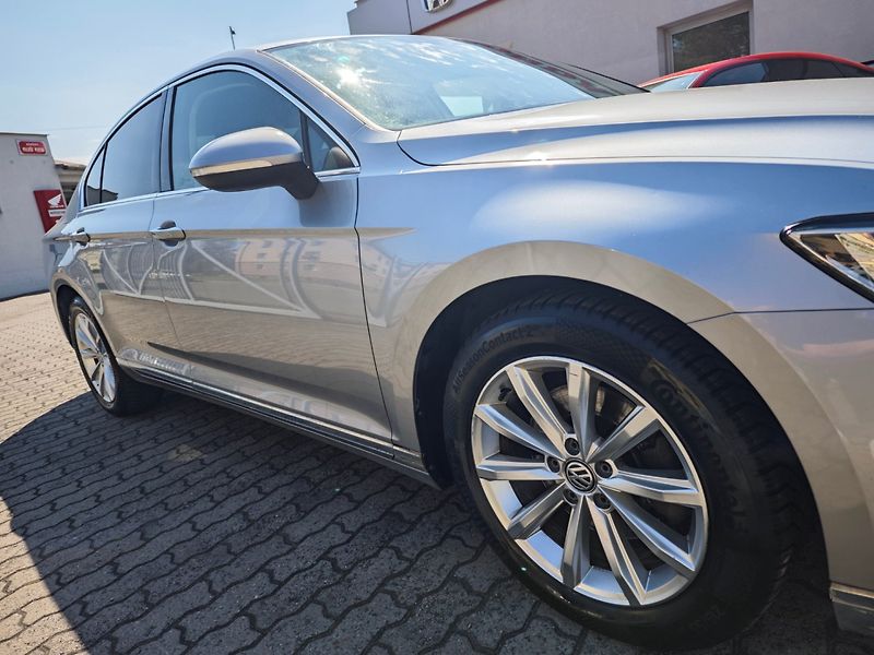 Volkswagen Passat (2017) 2.0 TDi Highline ACC Manuál - fotka 30 z 36