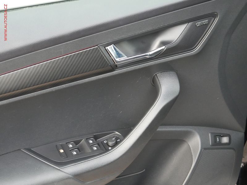 Škoda Karoq (2021) 1.5 TSI, SportLine. DSG, LED - fotka 18 z 21