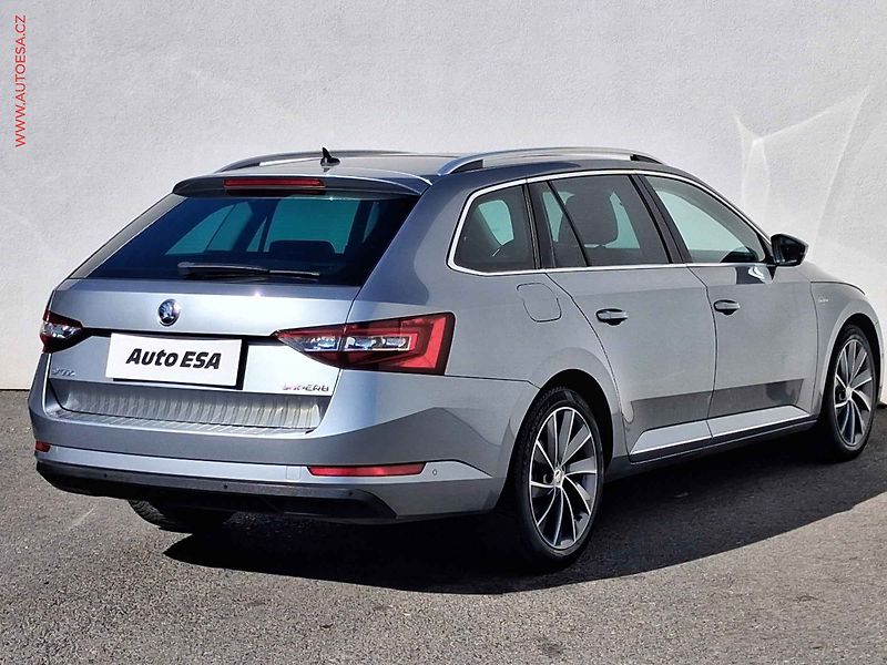 Škoda Superb (2018) 1.8 TSi, L&K, DSG, panor - fotka 4 z 23