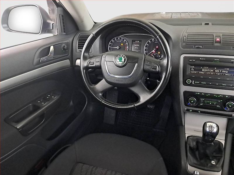 Škoda Octavia (2009) Elegance 1.9 TDI, po STK - fotka 7 z 16