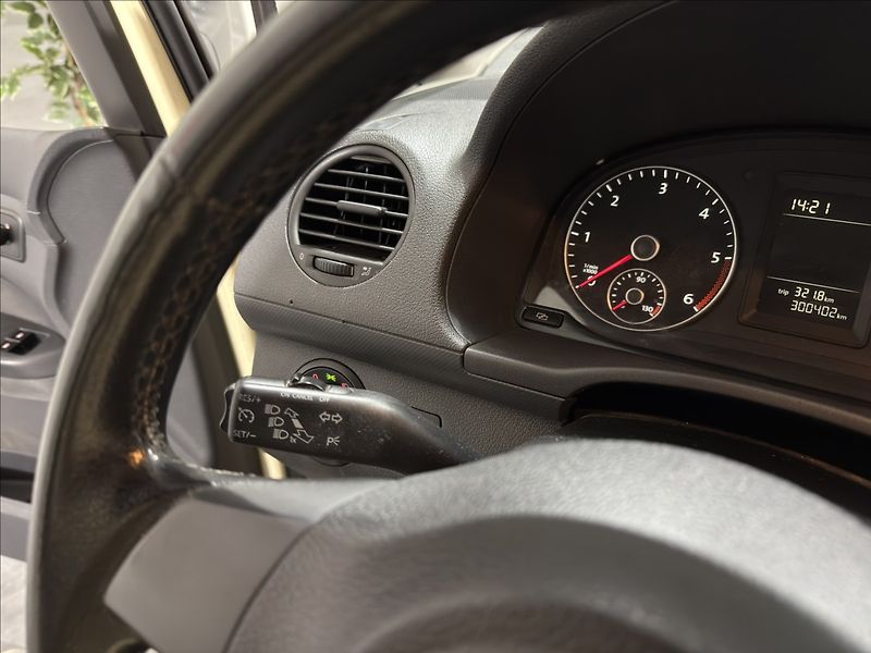 Volkswagen Caddy 1,6   TDI MAXI 7 MÍST SERVIS - fotka 9 z 20