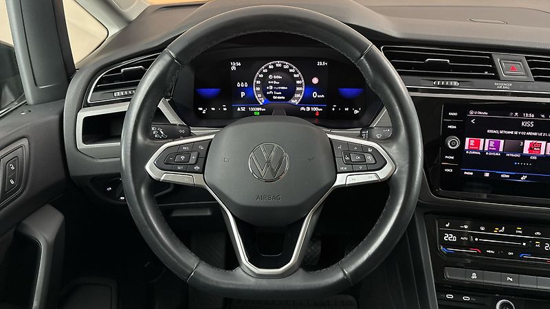 Volkswagen Touran 2.0 TDI DSG Comfortline - fotka 9 z 27
