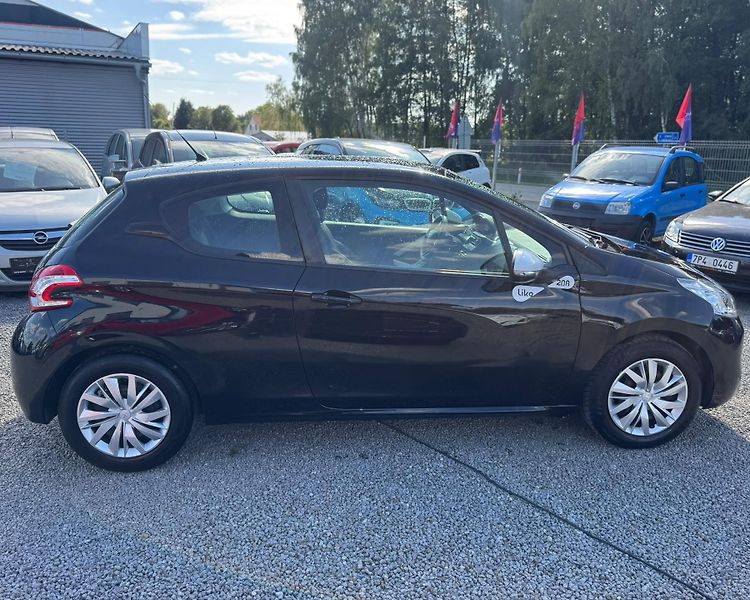 Peugeot 208 (2014) - fotka 8 z 13