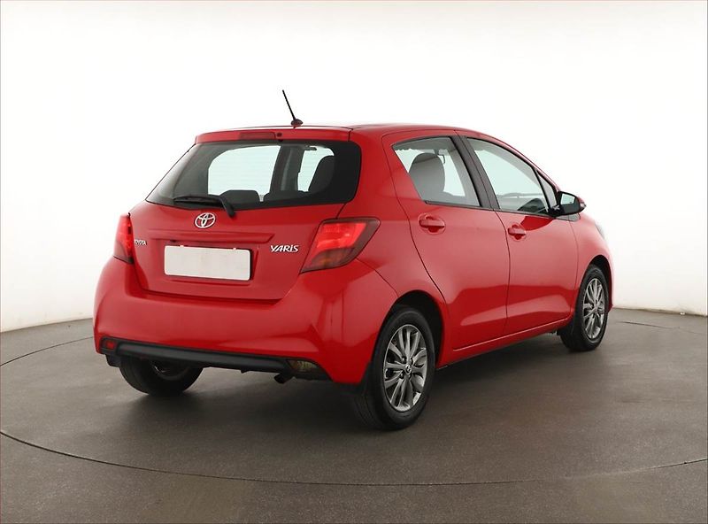 Toyota Yaris (2016) 1.33 Dual VVT-i, Serv.kniha - fotka 5 z 16