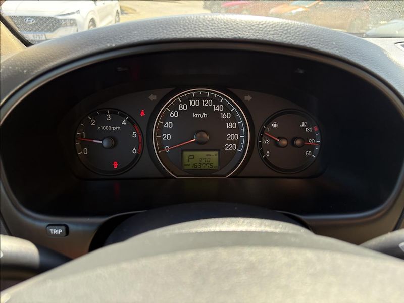 Hyundai H 1 2,5   Tour 8 míst - fotka 15 z 20