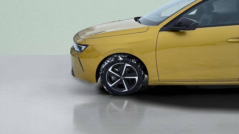 Opel Astra Edition HB 1.2 TURBO (96kW/130 - fotka 20 z 23