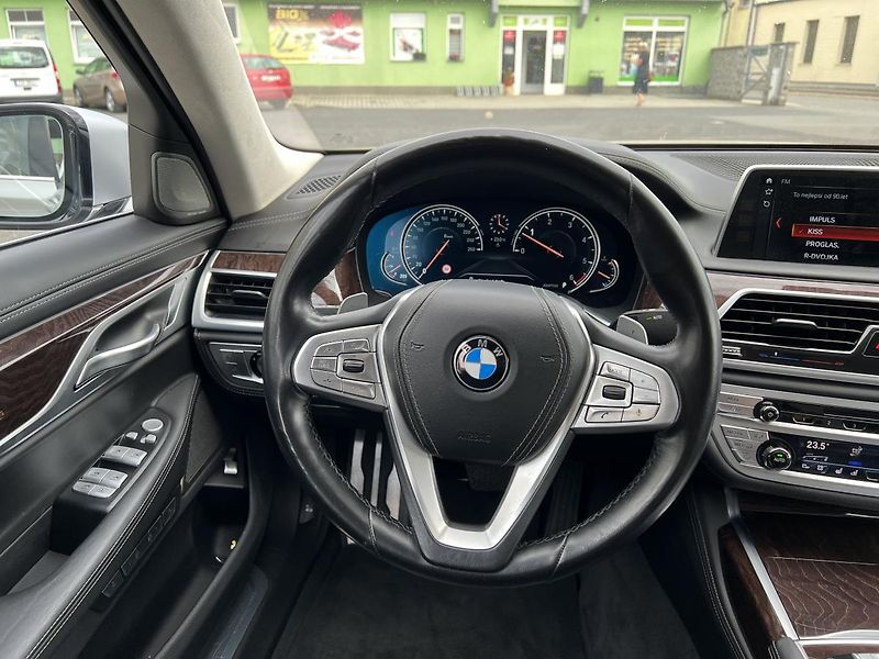 BMW Řada 7 (2017) 750d xDrive Laser Full  - fotka 12 z 39