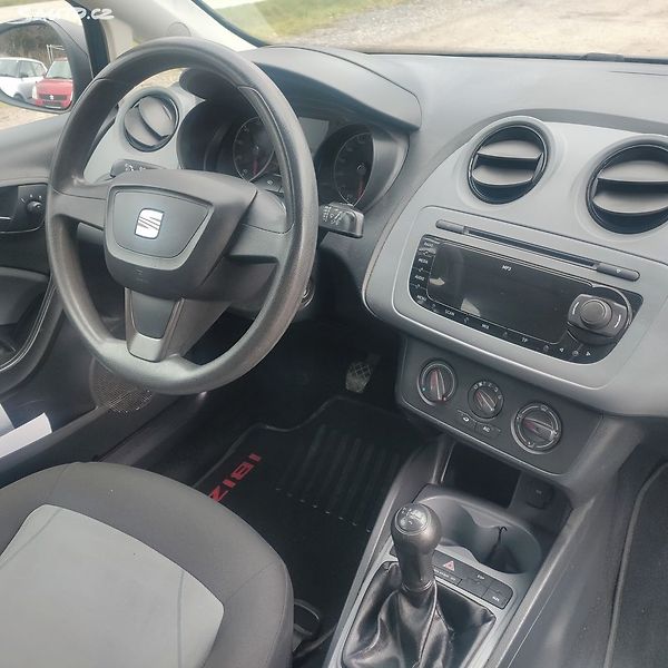 Seat Ibiza KRÁSNÁ,65KM,SERVISKA,1MAJ71LET - fotka 12 z 23