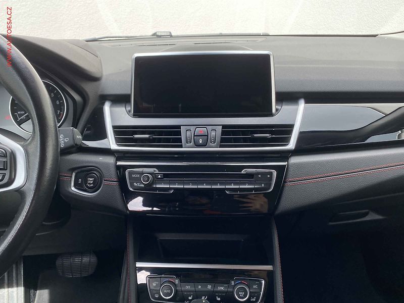 BMW Řada 2 (2016) 2.0 i 220 i, Sport Line, AT - fotka 12 z 21