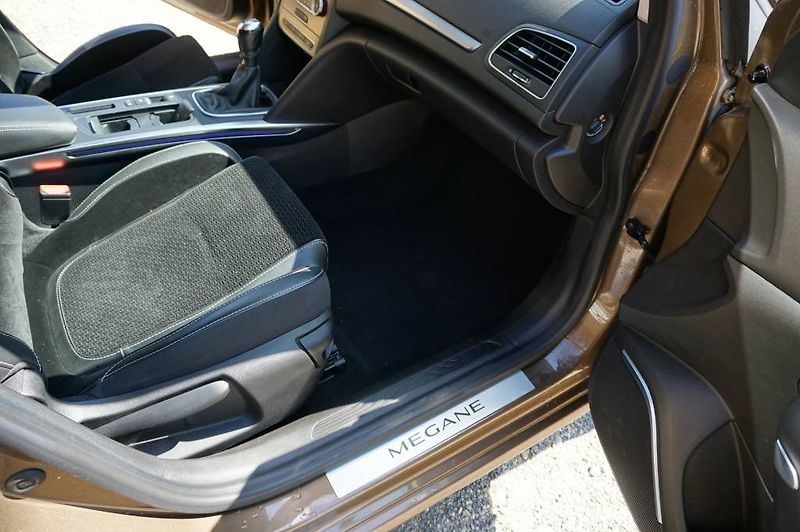 Renault Mégane (2017) 1,2  1,Majitel  nové v ČR - fotka 18 z 35