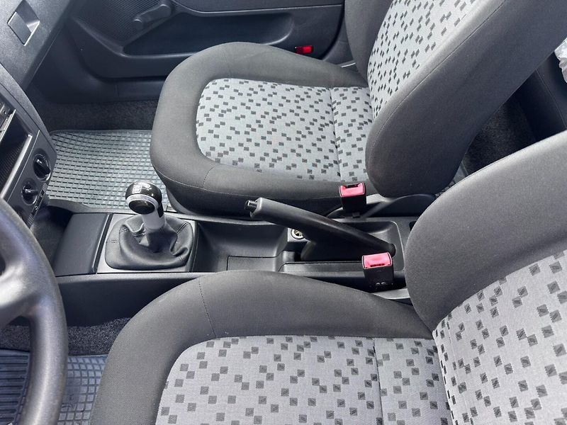 Škoda Fabia (2006) 1,4i 55 KW KILOMETRY TAŽNÉ - fotka 25 z 38