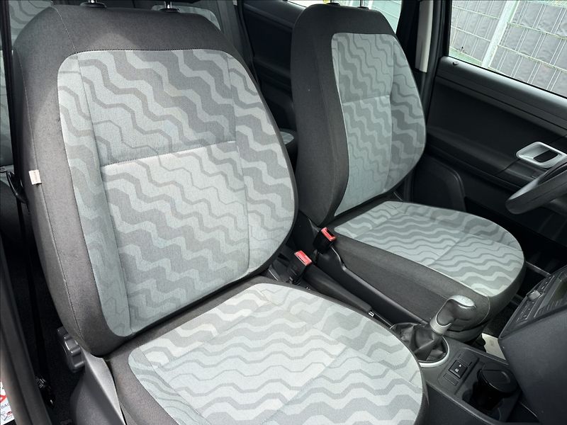 Škoda Fabia II 1.2 HTP Ambiente - fotka 12 z 17