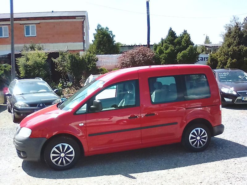 Volkswagen Caddy (2009) 1.4i 16V / LPG, 7.míst, závěs - fotka 9 z 38