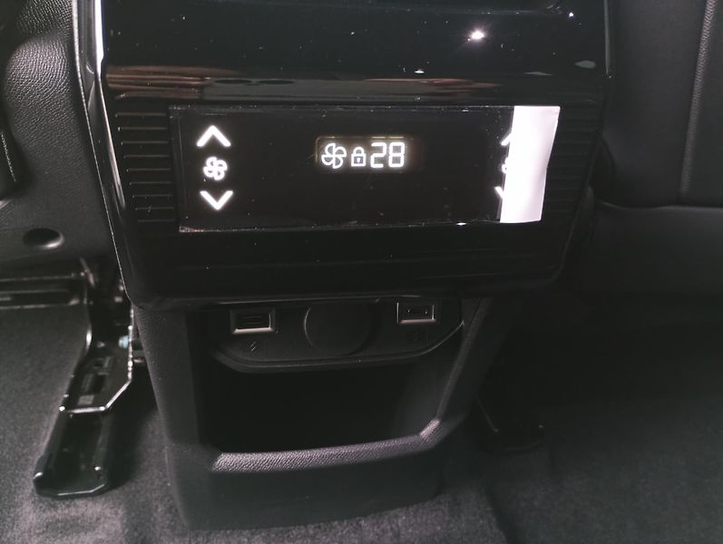 Peugeot 5008 (2026) GT Hybrid 145 e-DCS6 - fotka 14 z 19