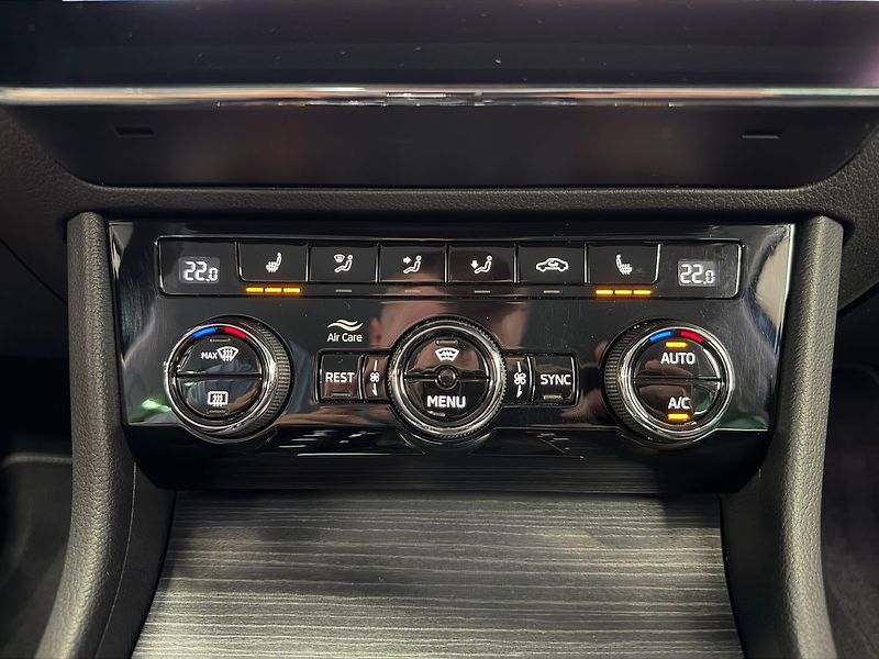 Škoda Superb 2.0 TDI DSG STYLE PLUS, DCC, A - fotka 24 z 33