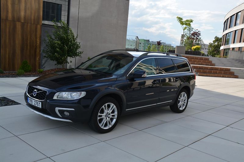 Volvo XC70 D5 SUMMUM 4x4 TAŽNÉ  - fotka 9 z 45